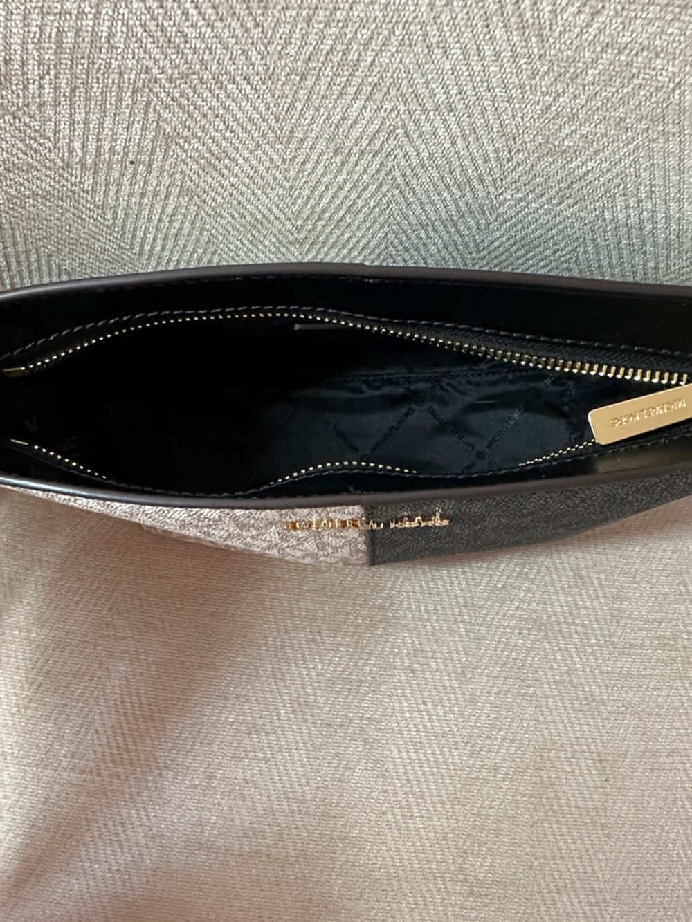 Michael Kors Black and Cream Signature Two-Tone Crossbody NWOT - Picture 10 of 10